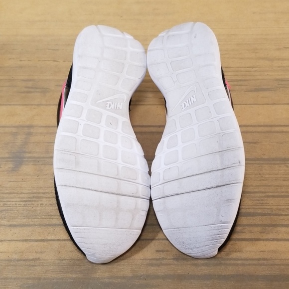 ***SOLD***Nike Kids Roshe One Sneakers - Picture 7 of 8